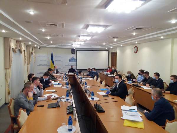 Антикоррупционный комитет ВР рекомендовал Раде принять законопроект спикера Разумкова, касающийся КСУ