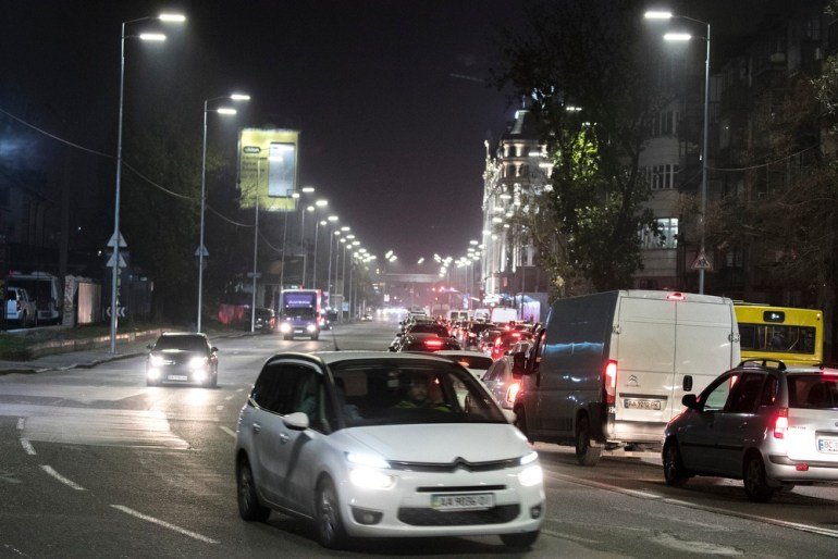На 10 улицах Киева капитально отремонтируют освещение (список)
