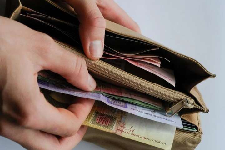 За год реальная средняя зарплата на Киевщине выросла почти на 6%