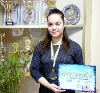 Школьница с Киевщины стала чемпионкой Европы по пауэрлифтингу