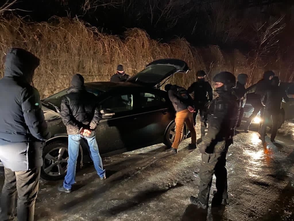 Очередных киевских полицейских задержали по подозрению в вымогательстве взятки (фото, видео)