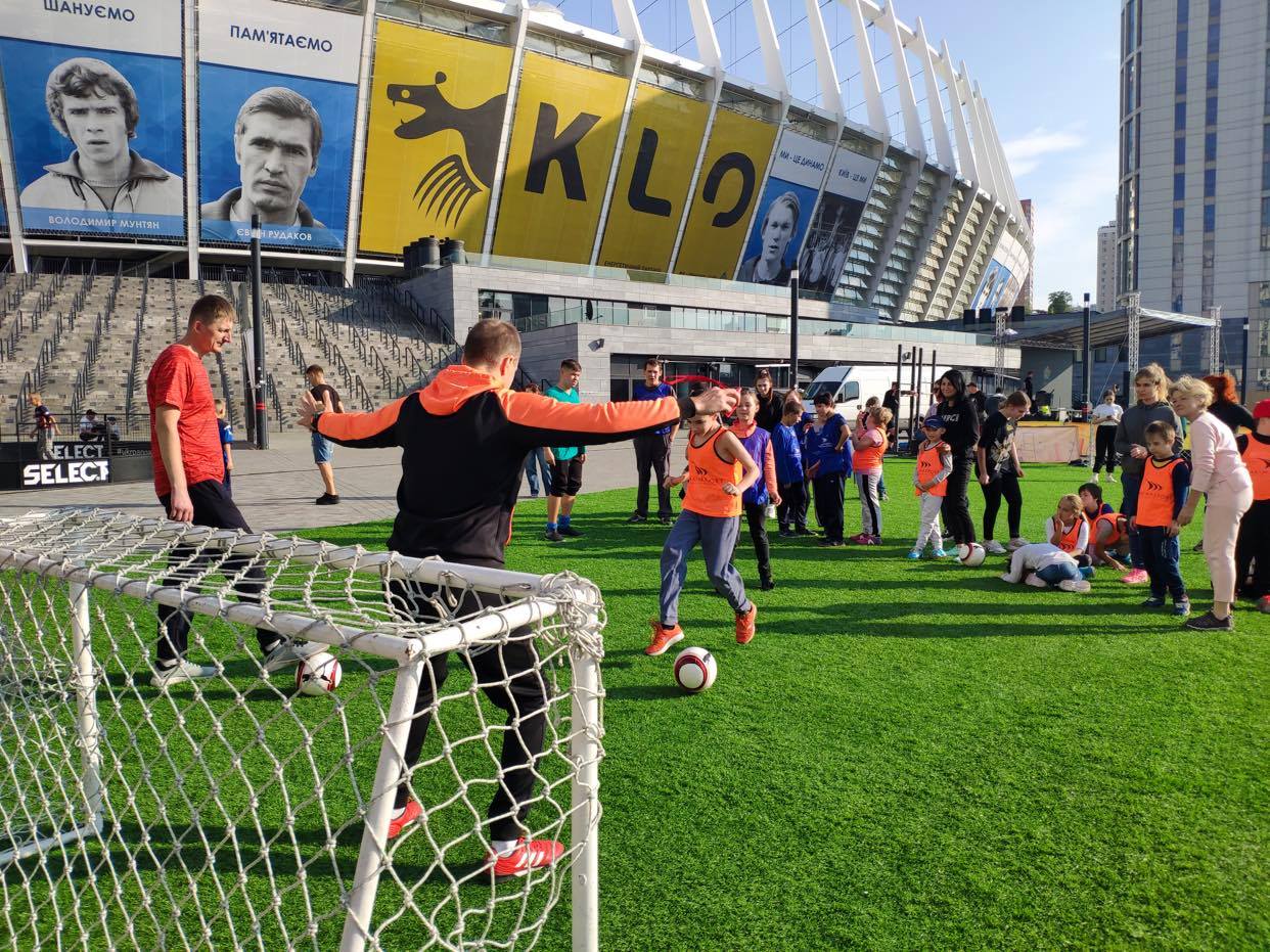В Киеве стартовал благотворительный проект инклюзивного футбола для детей