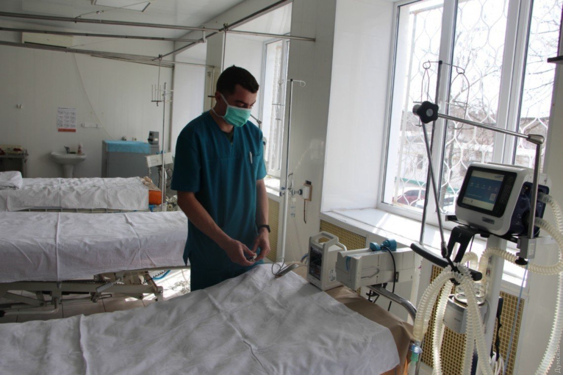 Кличко просит Шмыгаля открыть государственные больницы для киевлян с COVID-19
