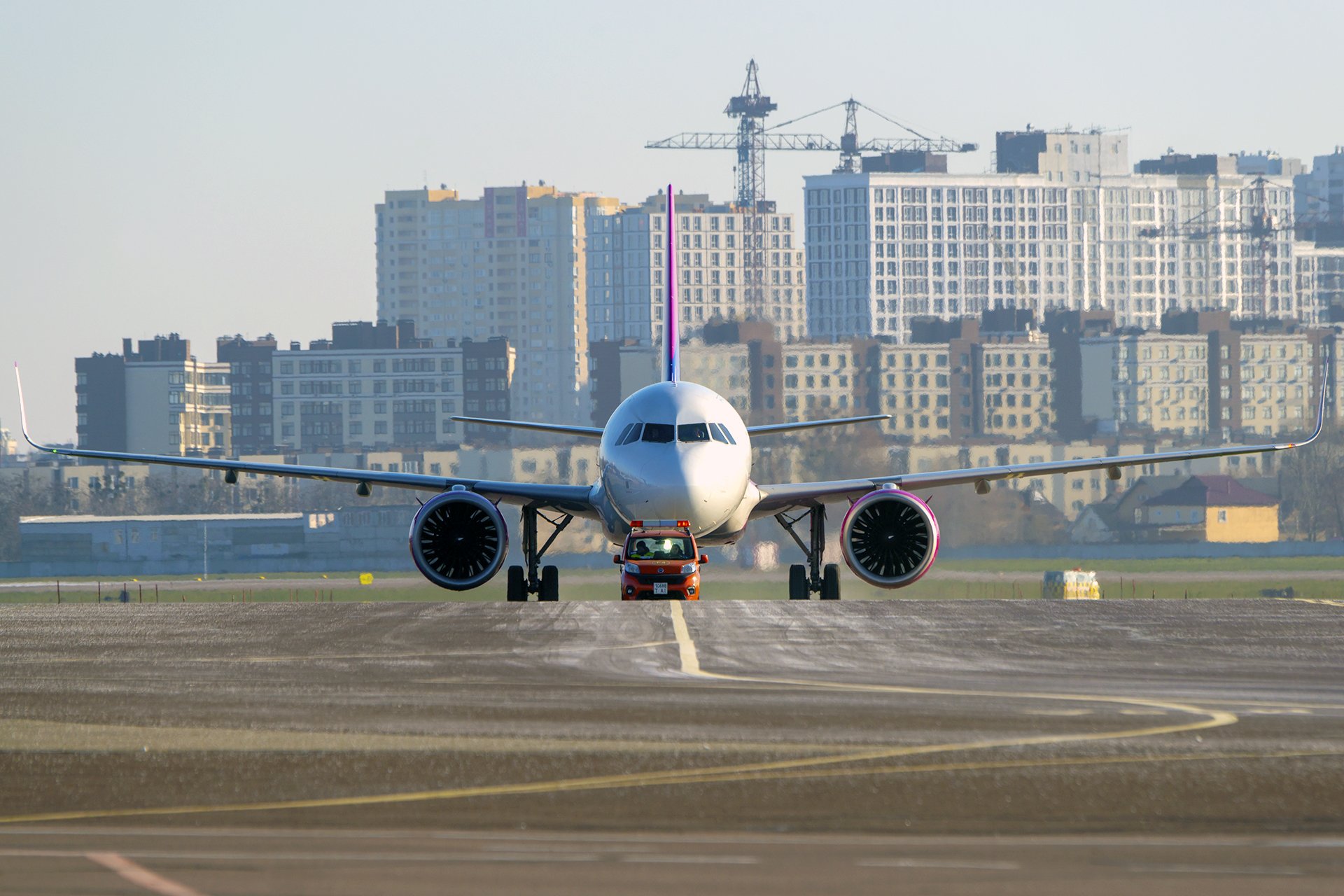 Пассажиропоток аэропорта “Киев” на международных рейсах за месяц сократился в два раза