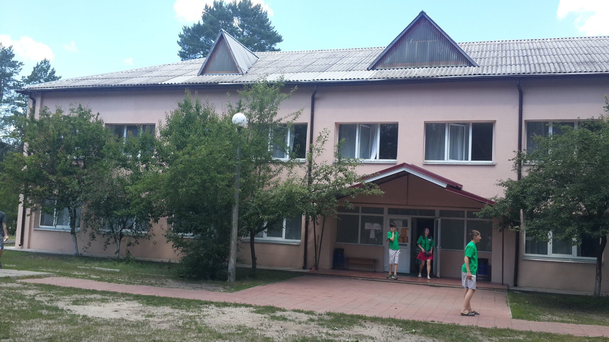 На Київщині капітально відремонтують дитячий табір “Зміна”