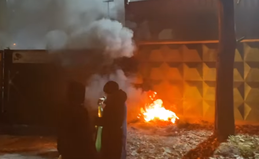 На скандальной стройке в Святошинском районе Киева произошли столкновения активистов с охранниками (видео)