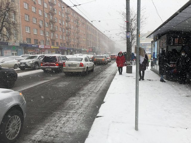 Снегопад в Киеве стал причиной ДТП и заторов на дорогах (фото, видео)
