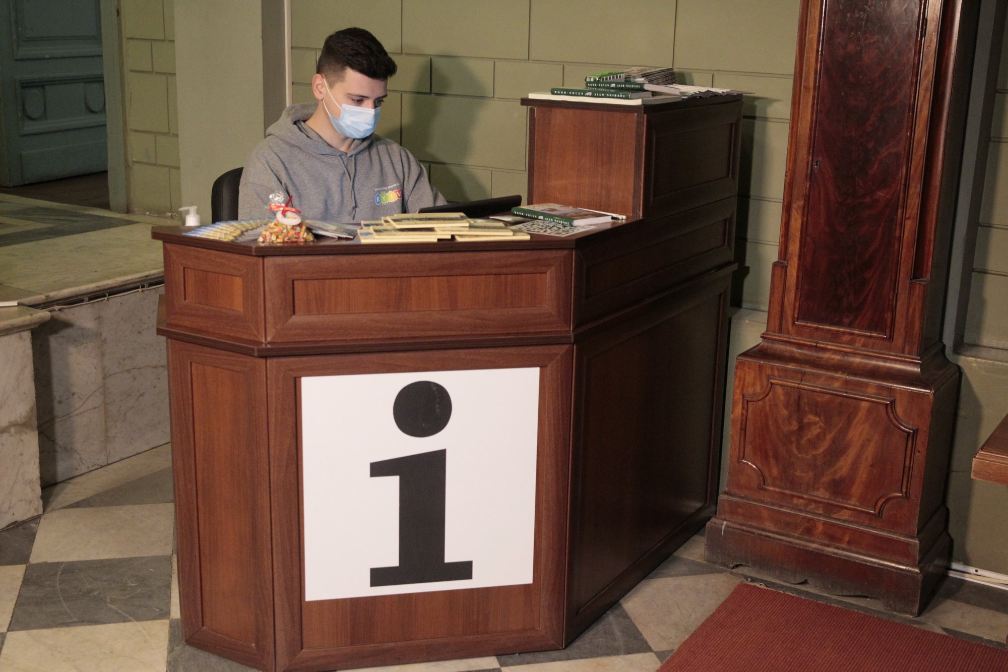 Второй столичный информационный пункт для туристов открылся в Киевской картинной галерее (фото)