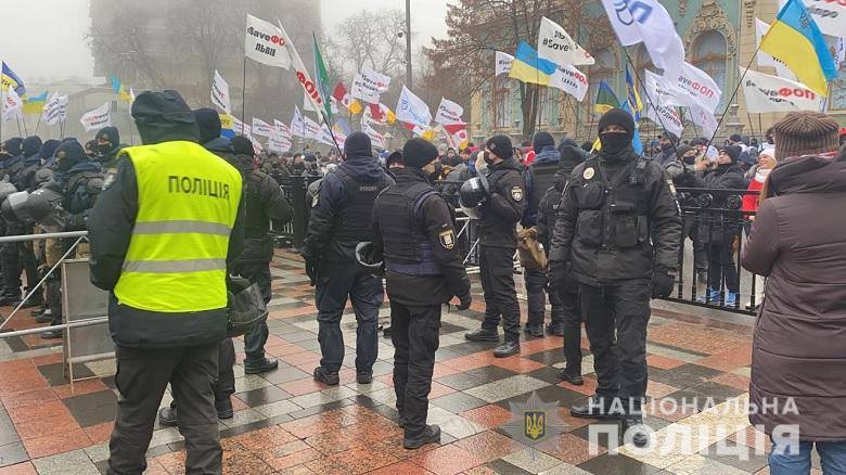Протестующие предприниматели снова перекрывали улицу Грушевского, произошли столкновения с полицией (фото, видео)