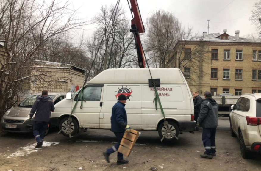 Почти полсотни элементов благоустройства должны демонтировать в Киеве (адреса)