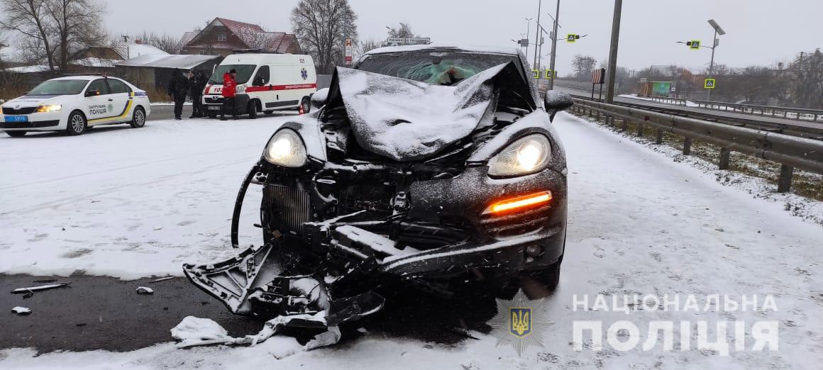 Под Киевом Porsche насмерть сбил двух людей на пешеходном переходе (фото)