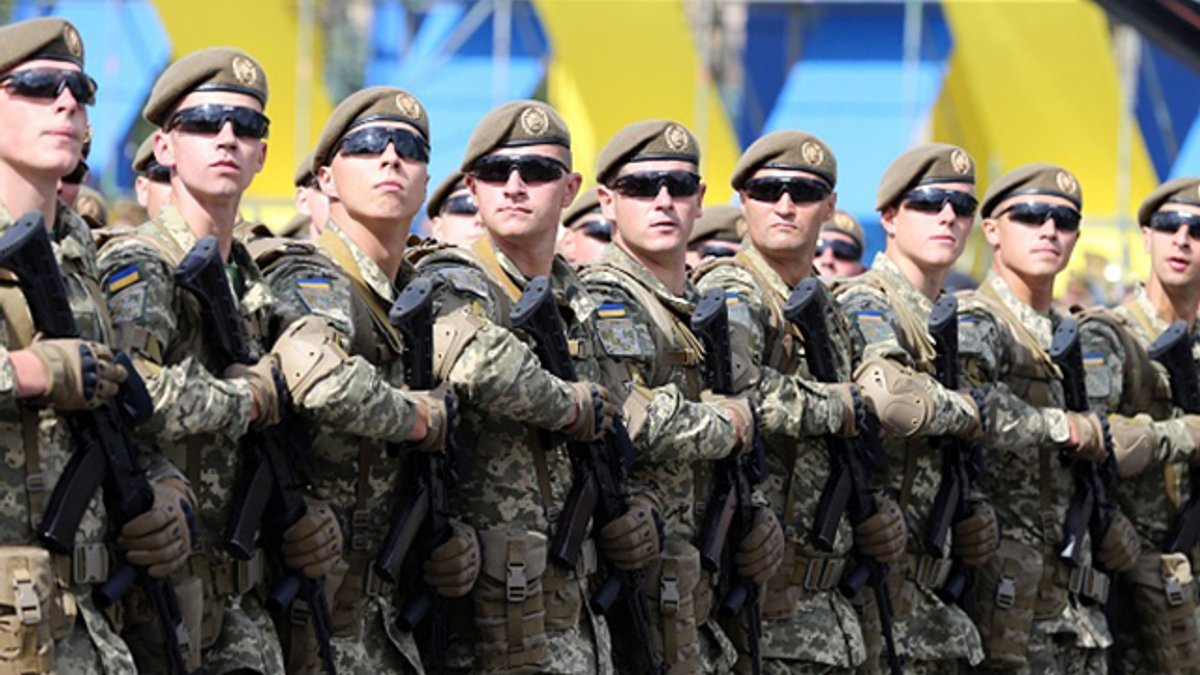 Первые лица государства и Киевщины поздравили военных с Днем Вооруженных сил Украины