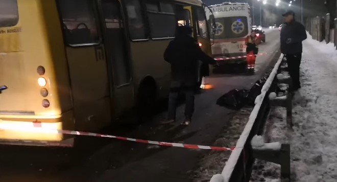 В Днепровском районе столицы маршрутка насмерть сбила мужчину на пешеходном переходе (фото, видео)
