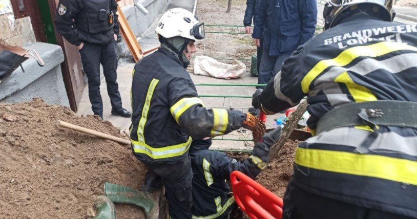 В Оболонском районе столицы из-за обвала грунта в тоннеле погиб рабочий (фото)