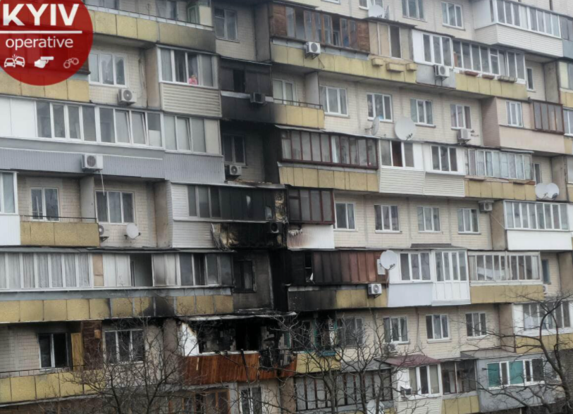 На столичной Оболони ночью произошел пожар в многоэтажке (фото, видео)