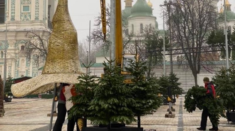 Сказочную шляпу с киевской елки будут сдавать в аренду