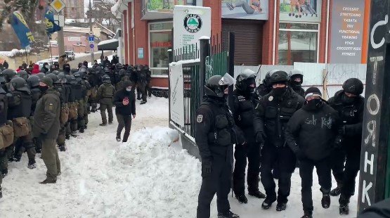 Полиция изъяла оружие в помещении, в котором вчера “Нацкорпус блокировал “титушек”