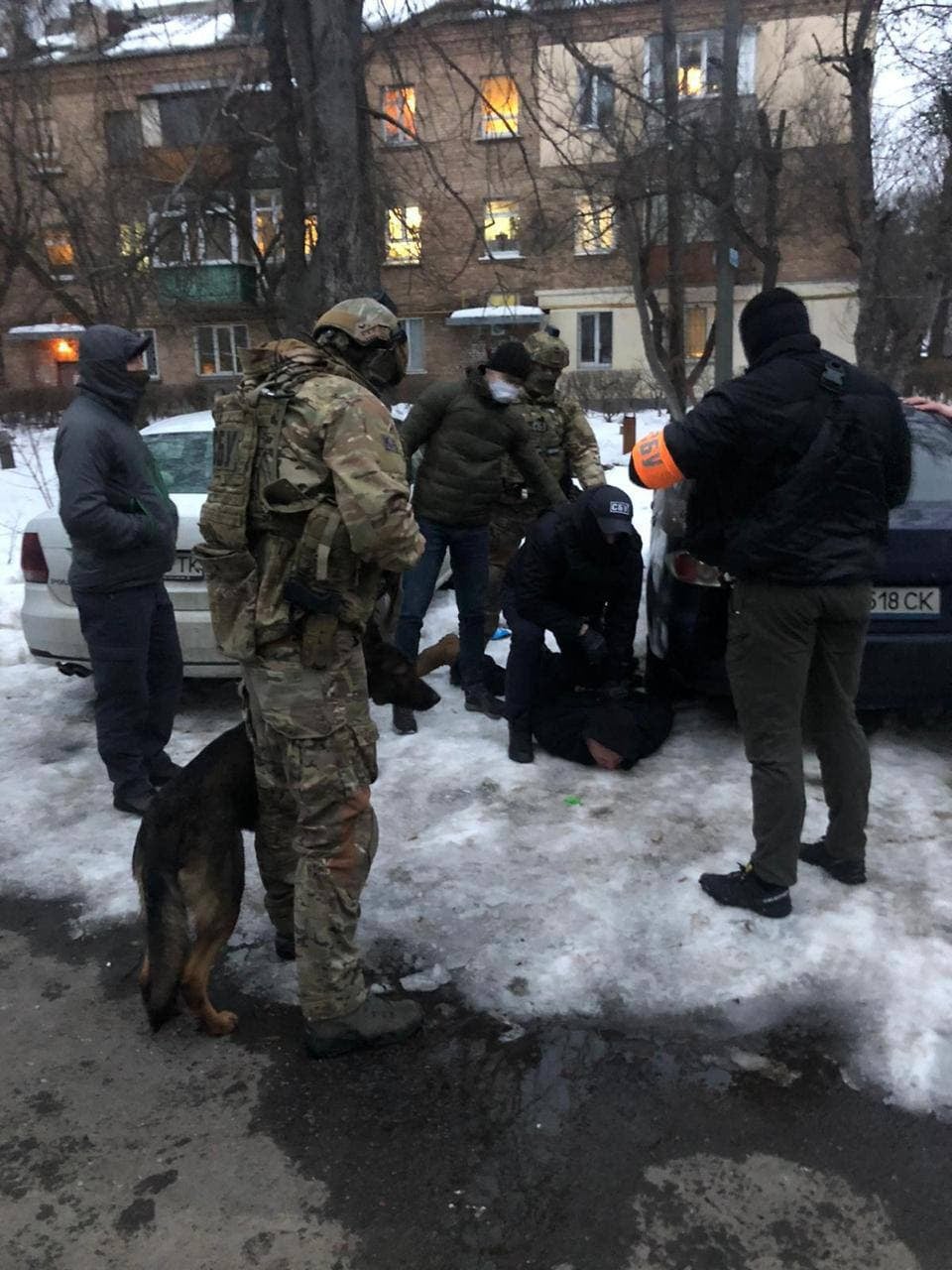 Правоохранители задержали киевлянина с целым арсеналом оружия и боеприпасов (фото)