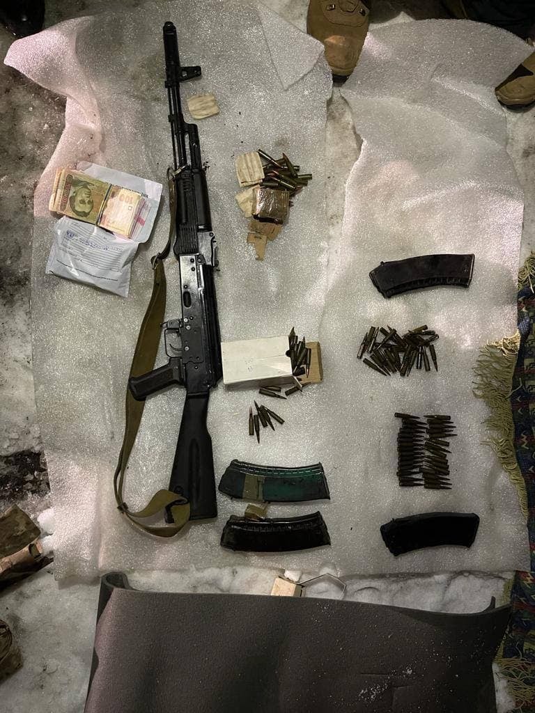 Правоохранители задержали киевлянина с целым арсеналом оружия и боеприпасов (фото)