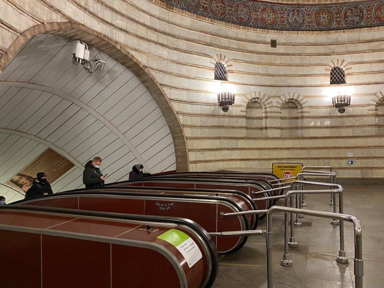 На станции метро “Золотые ворота” на капремонт шести эскалаторов потратили почти 43 млн гривен