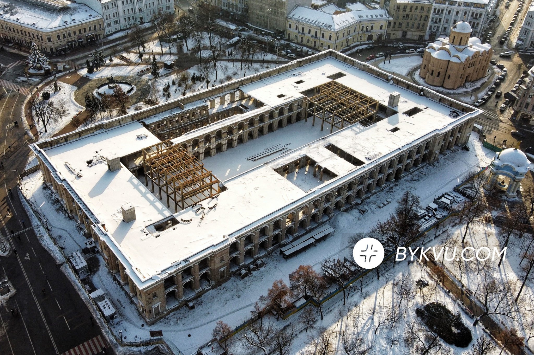 Киевсовет потребовал немедленной передачи Гостиного двора в коммунальную собственность