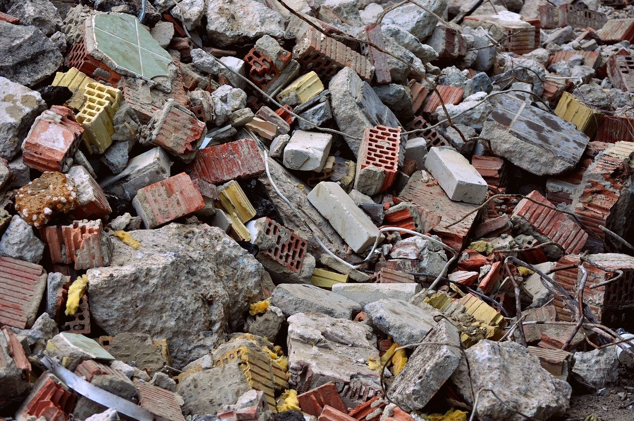 Жители Дарницкого района столицы обеспокоены возникновением свалки строительного мусора на проспекте Григоренко