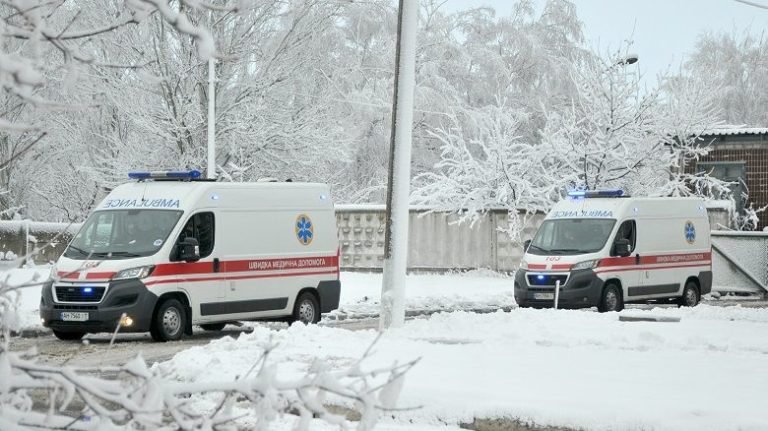 В Киеве еще одна девочка упала с балкона многоэтажки