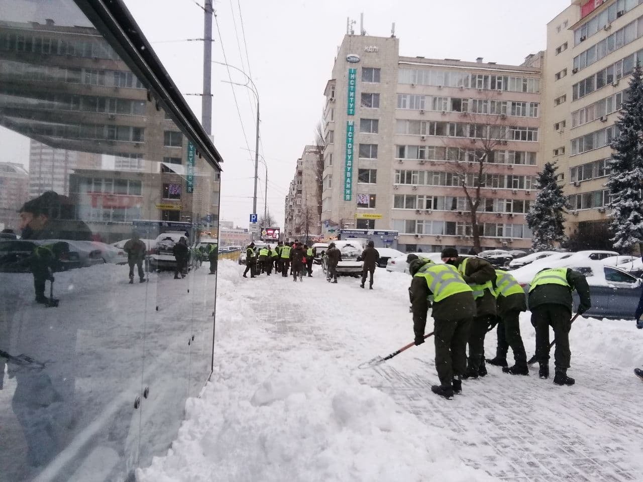 Киевские инспекторы по благоустройству за три дня составили более 400 протоколов за некачественную уборку снега