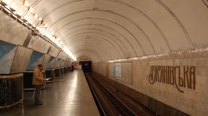 На станции метро “Лукьяновская” 23 февраля начнется капитальный ремонт эскалаторов