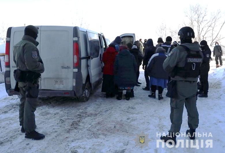 Полицейские задержали в Киеве этническую группировку наркоторговцев (фото)