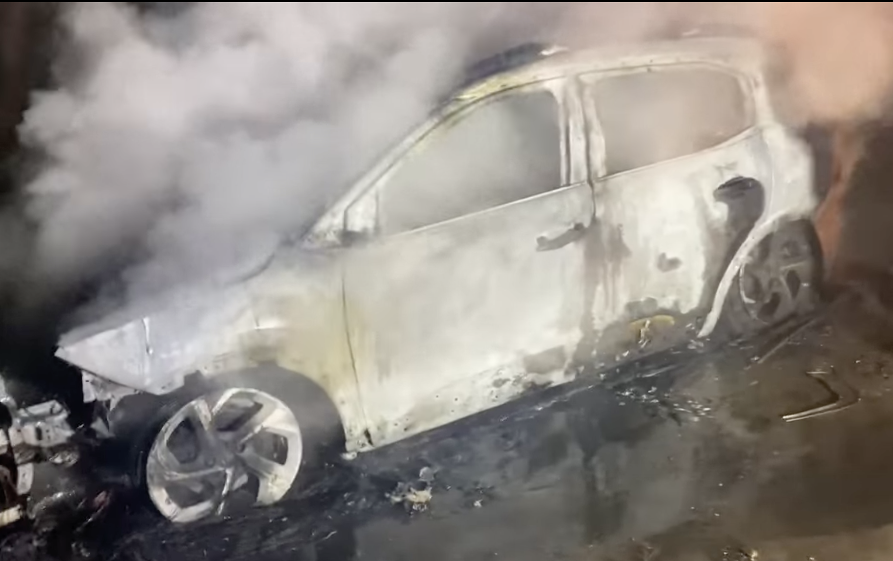 В Киеве снова сожгли машину политтехнолога Егорова