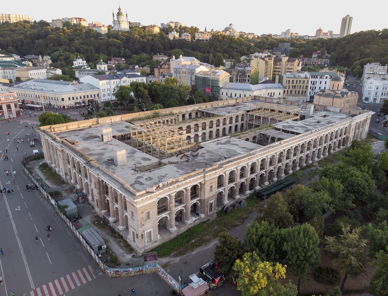 Община Киева требует передать ей Гостиный двор