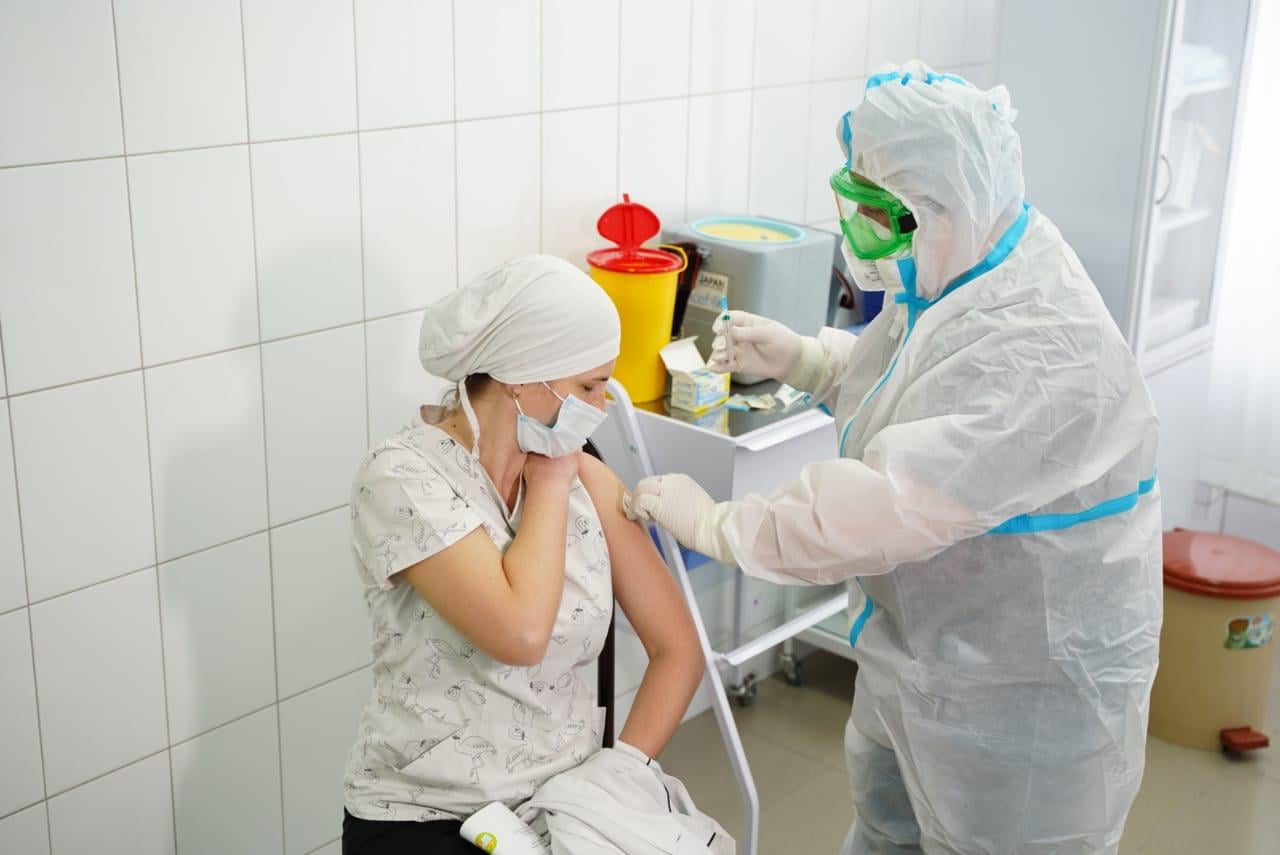 Уже понад п’ять тисяч жителів Київщини вакцинувались проти коронавірусу