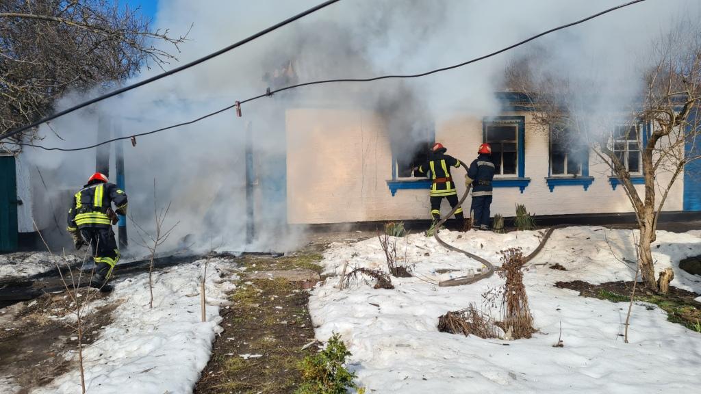 На Киевщине во время пожара в частном доме погибла 85-летняя женщина (фото, видео)