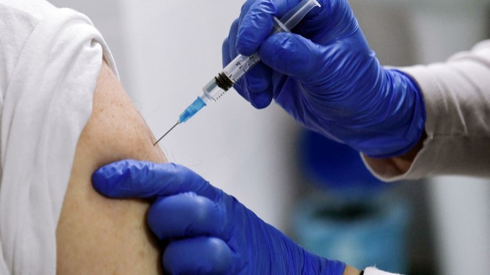 Виталий Кличко: в Киеве вакцинировали 450 жителей города