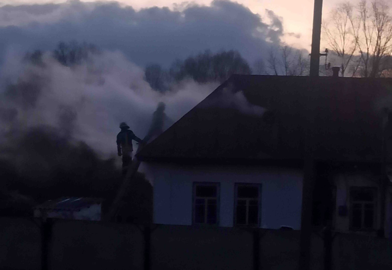 В Броварском районе Киевщине при пожаре местные жители спасли четырех детей