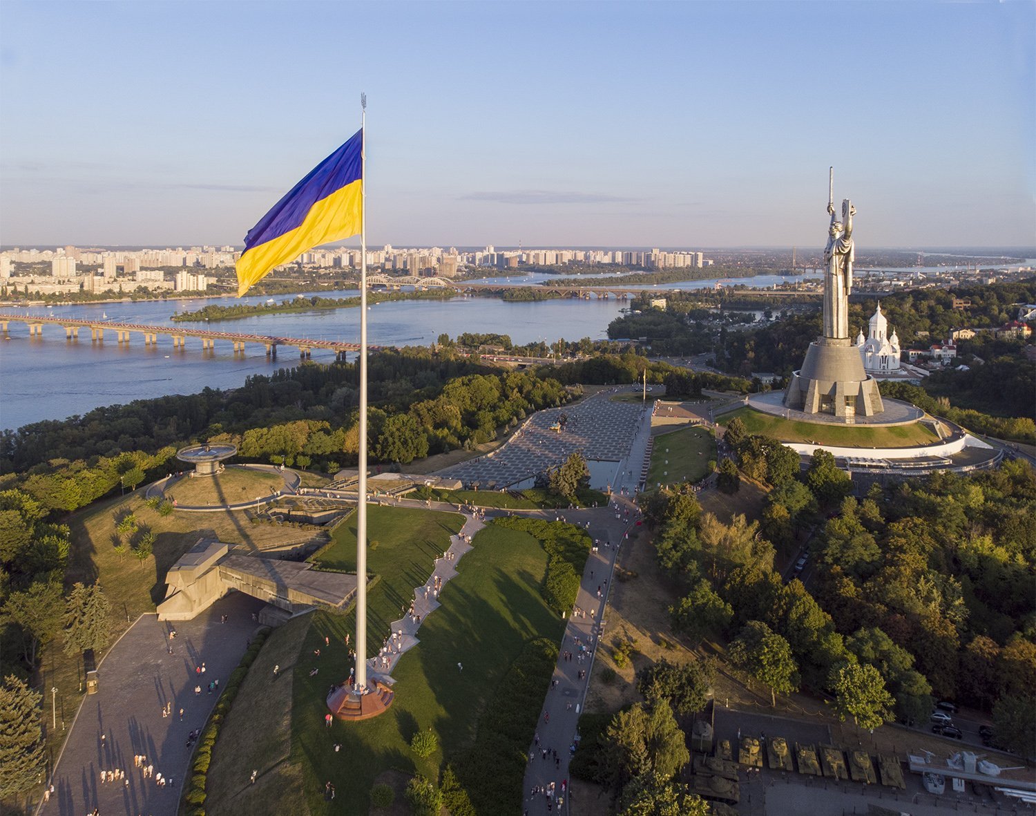 Самый большой флаг Украины спустят для плановых регламентных работ