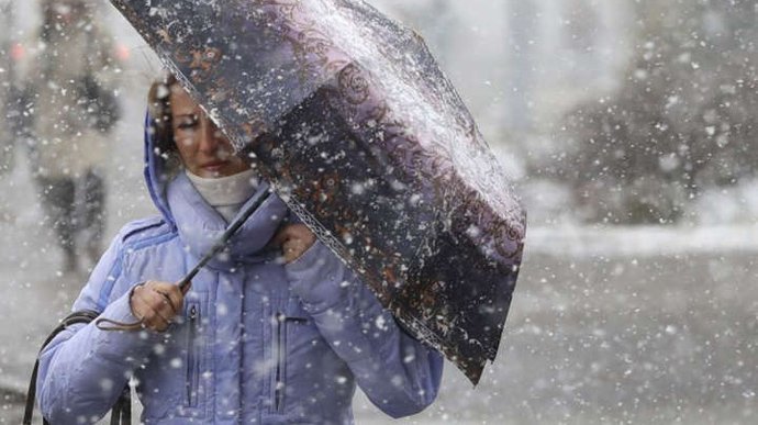 Киевлян предупреждают о возможных завтра сильных порывах ветра и мокром снеге