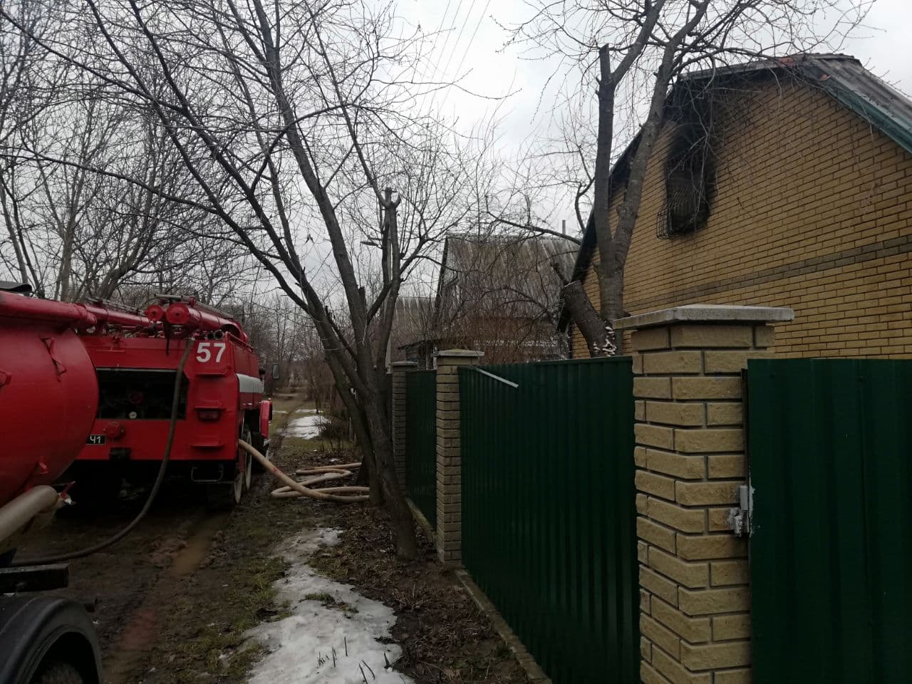 На Киевщине при ликвидации пожара в дачном домике нашли тело мужчины