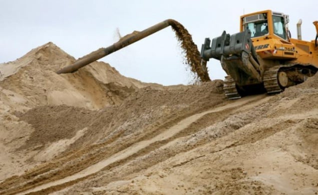 В Киеве директору частного предприятия сообщено о подозрении в незаконном сбыте песка из Десенки