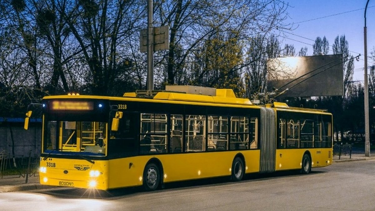 Столичные троллейбусы изменят маршруты на два дня в связи с капремонтом проспекта Степана Бандеры (схемы)