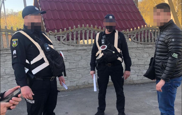 Двух очередных полицейских на Киевщине подозревают во взяточничестве (фото)