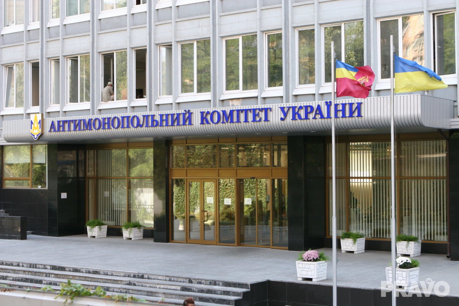 Антимонопольный комитет начал рассмотрение дел против “Приватбанка” и “Ощадбанка”