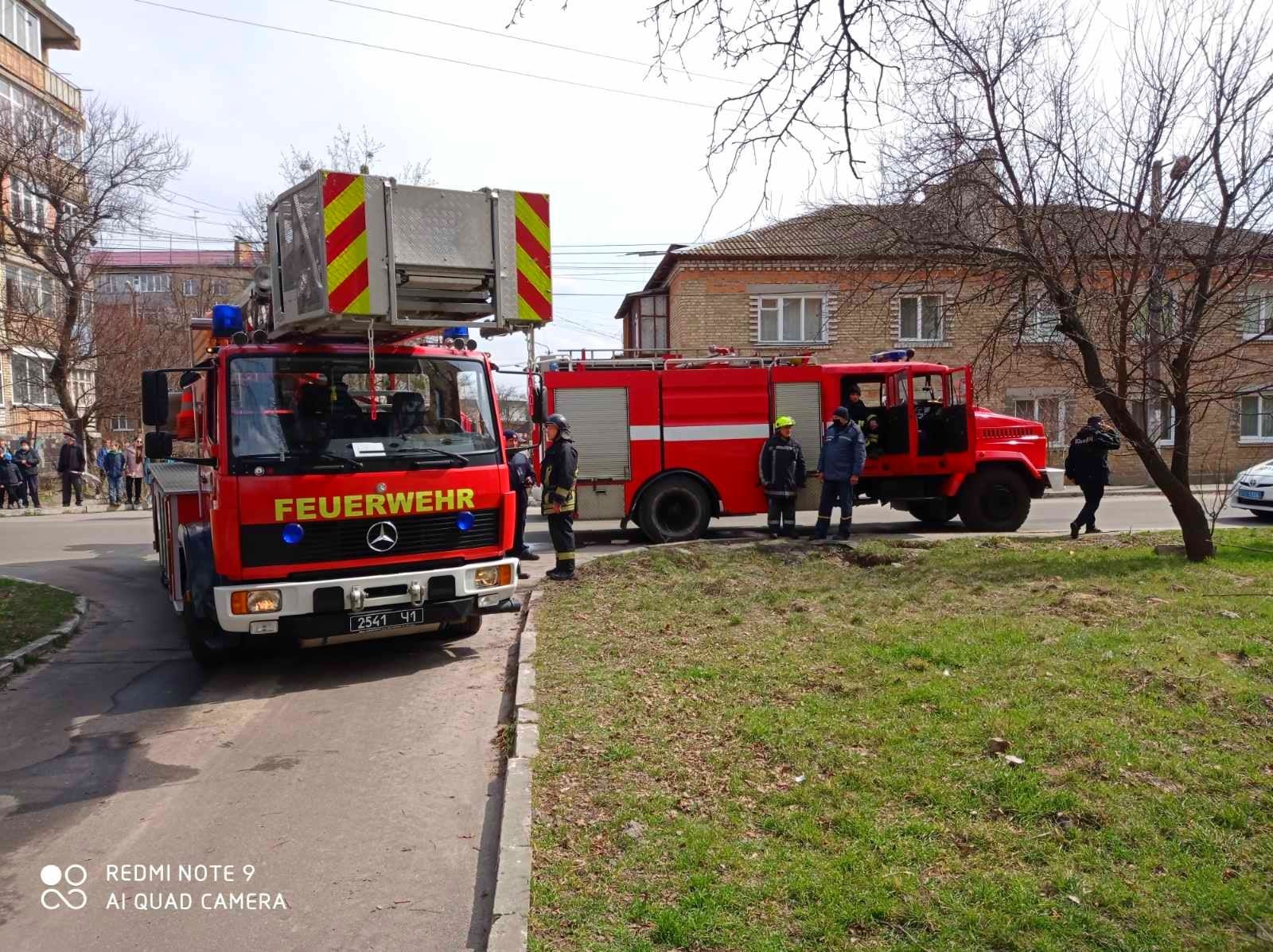 В поселке Немешаево на Киевщине соседи вывели 12-летнего мальчика из горящей квартиры (фото)