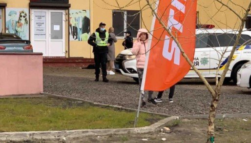 В Дарницком районе столицы парень погиб из-за падения с 16 этажа (фото)