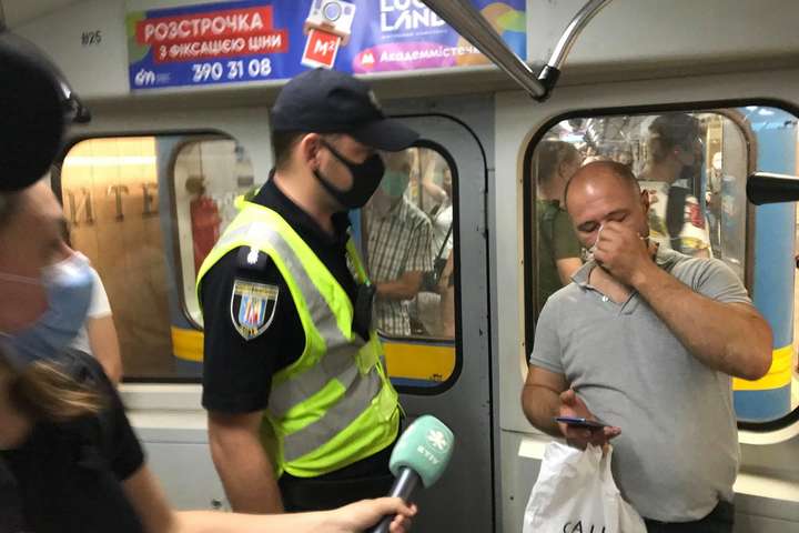 С начала года на нарушителей карантина в киевском метро составили почти 900 протоколов