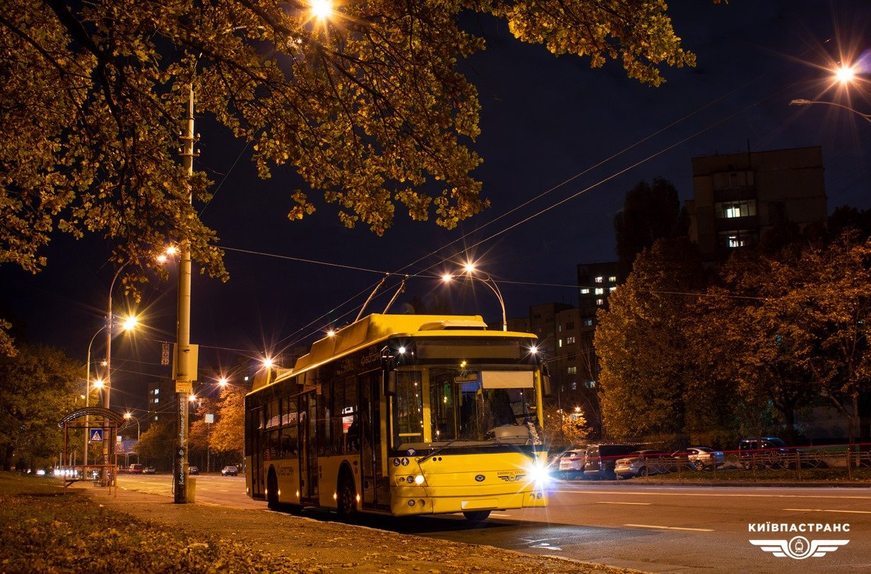 Пять ближайших ночей будет изменен маршрут движения трех столичных троллейбусов (схема)