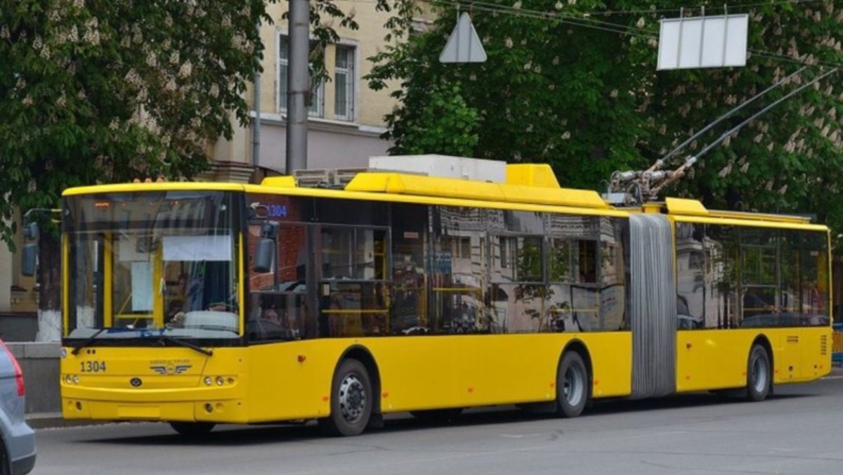 В воскресенье, 30 мая, в Киеве изменят маршруты полутора десятков автобусов и троллейбусов