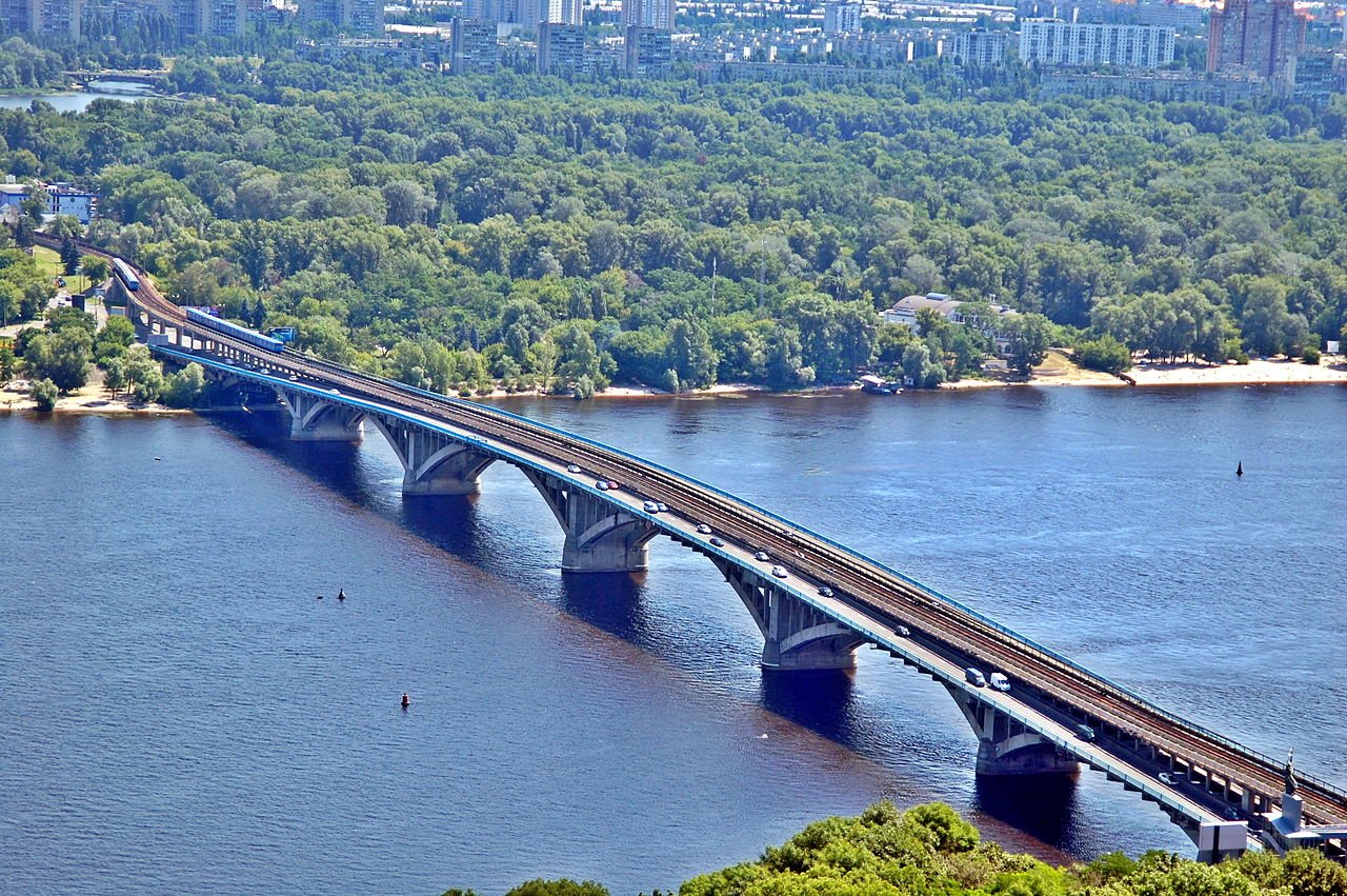 Киев начал готовиться к реконструкции моста Метро