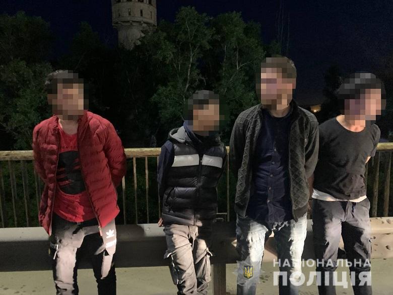 В Киеве полицейские задержали группу иностранцев за похищение человека, который задолжал деньги